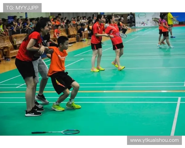 重庆羽毛球队快攻战术解析与深度剖析助力羽毛球竞技水平提升